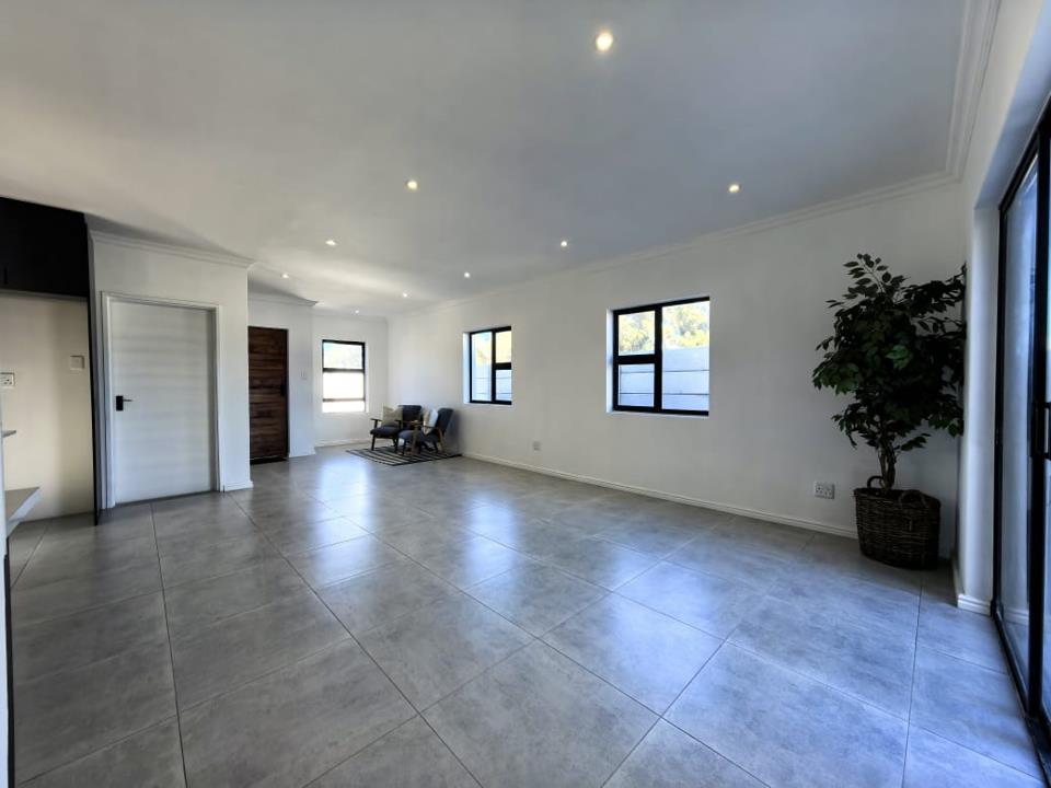 Newly Built 3 Bedroom Family Home in Croydon — photo 4 of 20