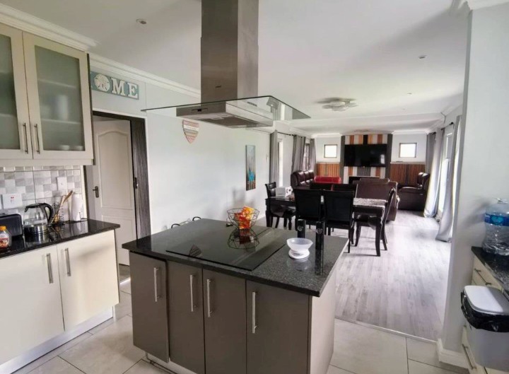 Luxury Living in Fairview Golf Estate — photo 4 of 37