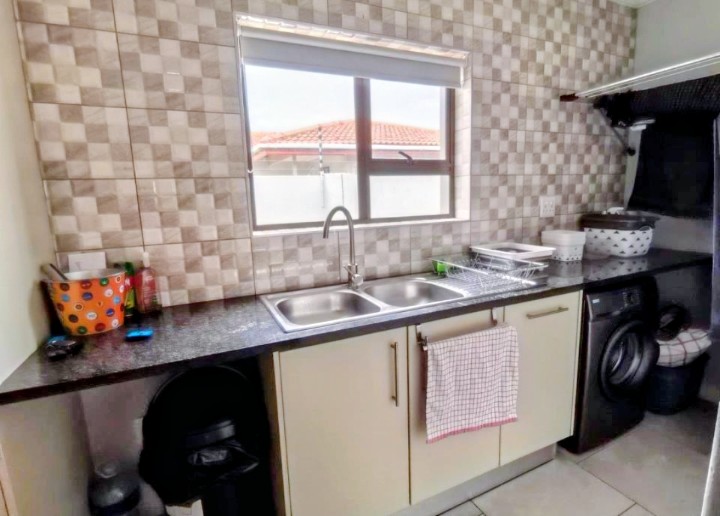 Luxury Living in Fairview Golf Estate — photo 6 of 37