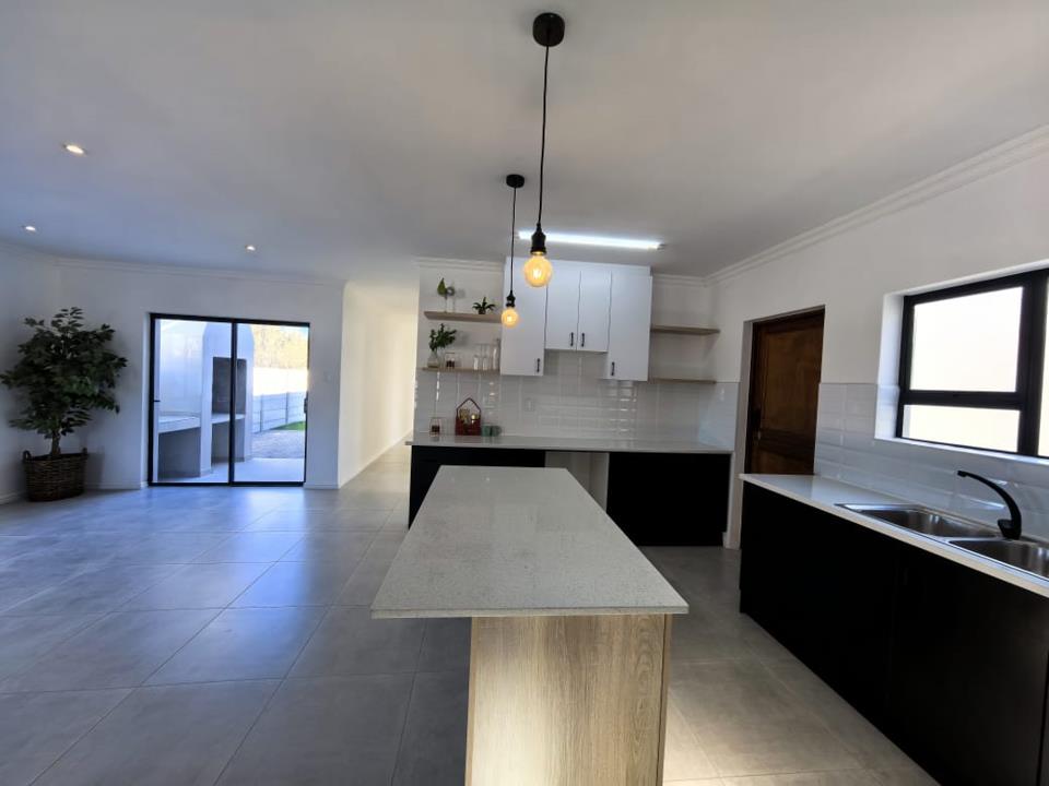 Newly Built 3 Bedroom Family Home in Croydon — photo 8 of 20