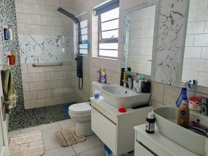 Luxury Living in Fairview Golf Estate — photo 11 of 37