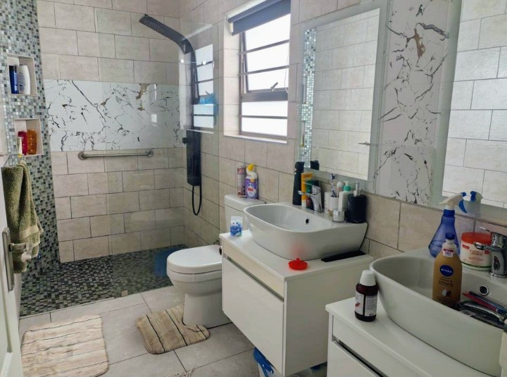 Luxury Living in Fairview Golf Estate — photo 12 of 37