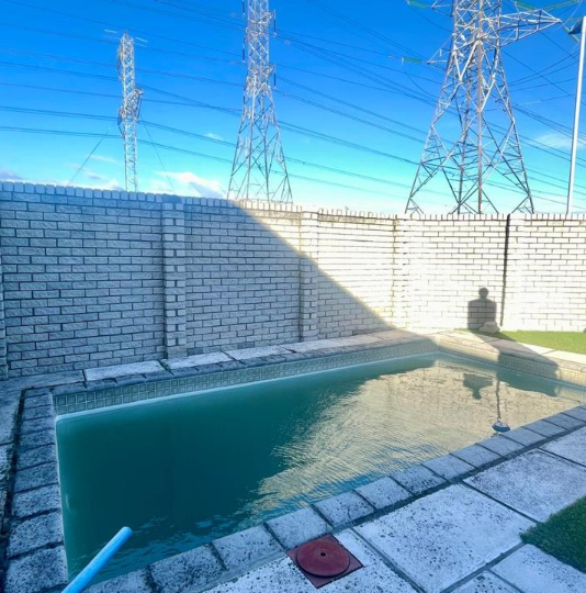 Contemporary Family Home with Pool — photo 27 of 28