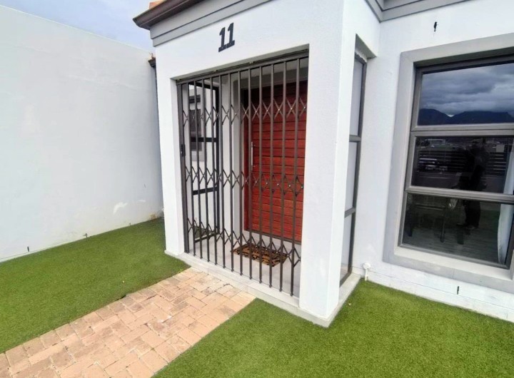 Luxury Living in Fairview Golf Estate — photo 33 of 37