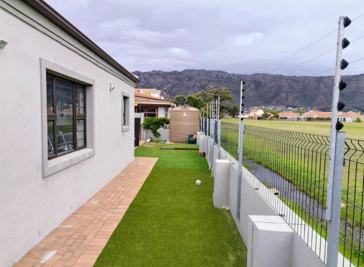 Luxury Living in Fairview Golf Estate — photo 34 of 37